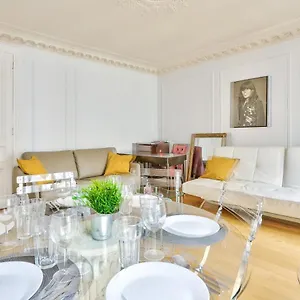 https://appartement-quartier-champs-lyses-3.fr-paris.fr