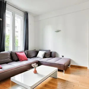 https://appartement-quartier-champs-lyses-4.fr-paris.fr